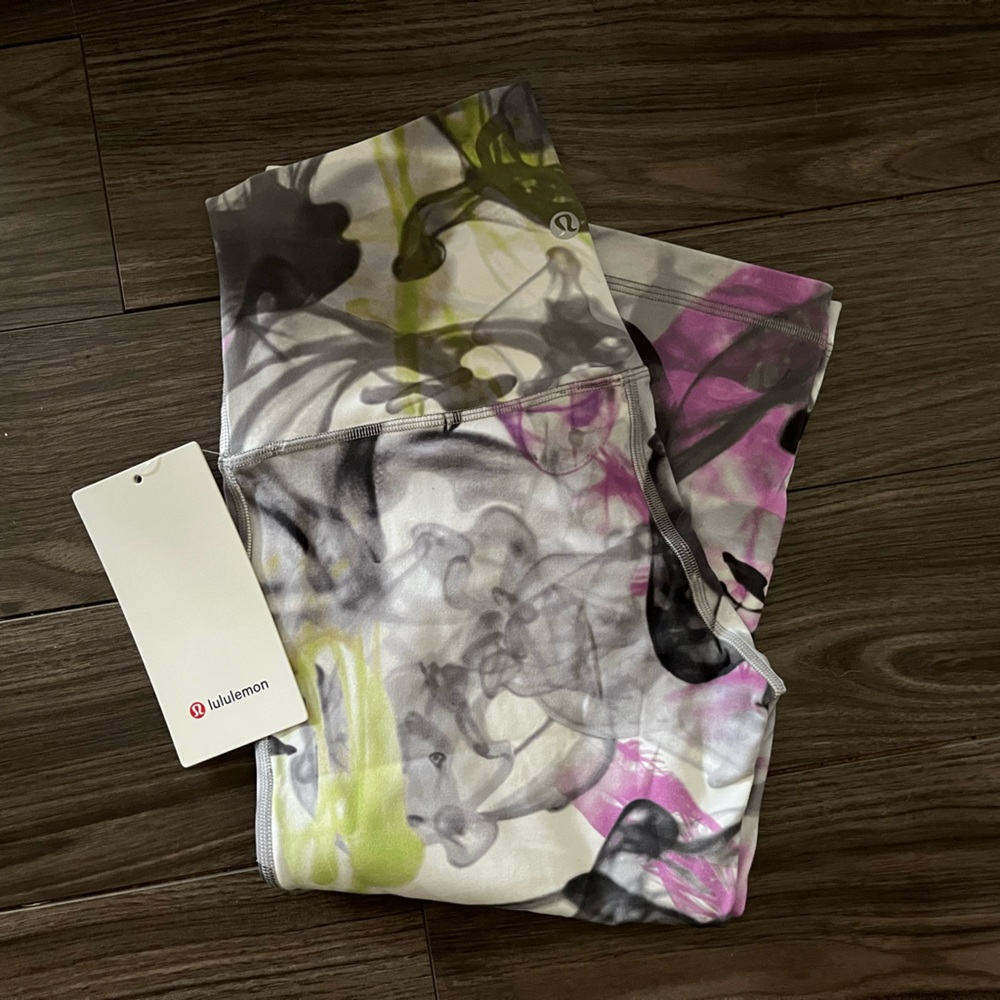 Brand New w/Tags Size 6 LuLu Align Throwbacks 17 “